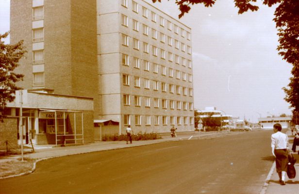 A hotel hátsó frontja 1980-as évek