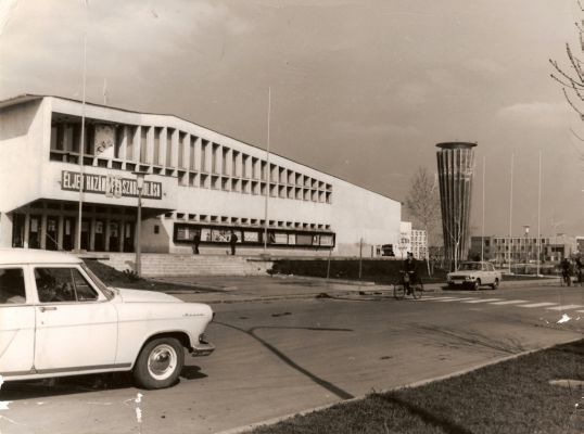 1970. április eleje-A Derkovits Gyula Művelődési Központ épülete