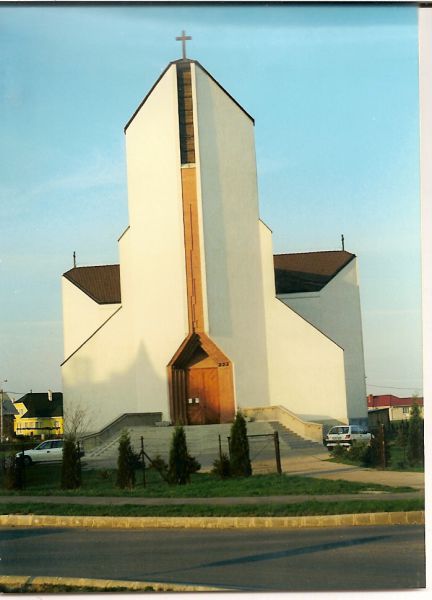2000. - A római katolikus templom

