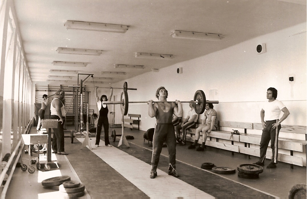1977. augusztus Az LMTK súlyemelő szakosztályának válogatott versenyzői edzés közben 1.1. 5